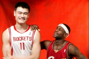 老詹動不了！姚明若在03年選秀排第幾？楊毅：活塞第2順位選中