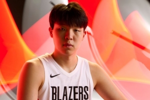 季前賽場(chǎng)均8分3.5板！楊瀚森的努力&進(jìn)步有目共睹 新賽季繼續(xù)加油