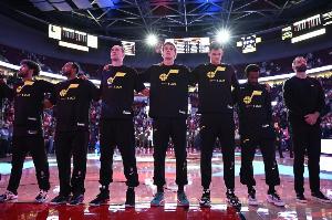 上賽季是爵士隊史首次單賽季60+負！其余各隊都有單賽季60+負歷史