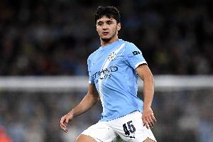 記者：胡桑諾夫和羅德里缺席訓(xùn)練，除此之外其他球員均出席