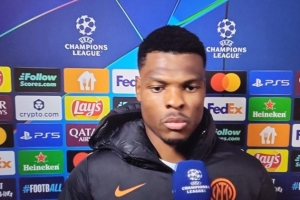 鄧弗里斯：我剛剛拿著冰袋？只是預(yù)防措施，比賽太多了