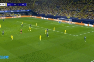 薩維尼奧傳中，B席頭球轟門得手，曼城2-0領先黃潛