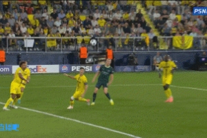 B席第22分鐘禁區(qū)內抬腳過高，被主裁判出示黃牌