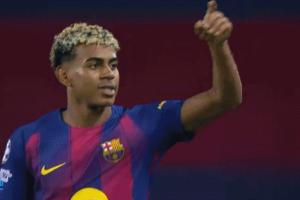 女友現(xiàn)場(chǎng)觀戰(zhàn)！亞馬爾點(diǎn)射破門(mén)后，向看臺(tái)做出飛吻慶祝