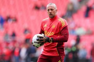 41歲零348天，阿賈克斯門(mén)將帕斯維爾成歐冠歷史出場(chǎng)第三年長(zhǎng)球員