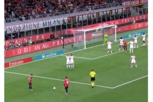 特奧曬效力米蘭期間助攻莫拉塔視頻，祝前隊(duì)友33歲生日快樂