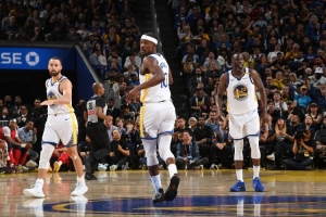 嚴(yán)控三巨頭出場時(shí)間仍戰(zhàn)勝湖人！勇士能否戰(zhàn)勝時(shí)間老人沖擊冠軍？