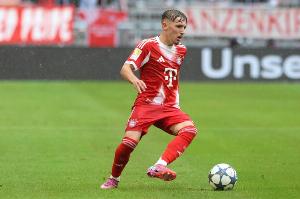 17歲242天！卡爾超越穆西亞拉，成為拜仁隊(duì)史歐冠最年輕進(jìn)球者