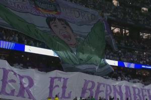 永遠(yuǎn)的巴斯光年！皇馬球迷巨幅TIFO致敬巴斯克斯