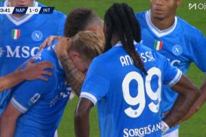 傷情很不妙??德布勞內(nèi)點(diǎn)射時(shí)受傷，直接被隊(duì)醫(yī)攙扶下場(chǎng)