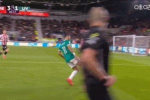 被換下前，維爾茨空位傳中直接送給對手