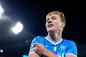 鏡報：那不勒斯迫切希望冬窗3800萬鎊提前買斷霍伊倫，曼聯已同意