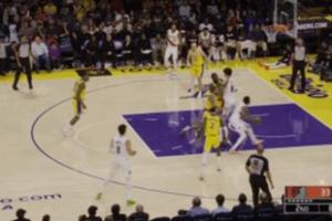 扎實(shí)的！楊瀚森掩護(hù)助隊(duì)友穩(wěn)穩(wěn)上籃命中！