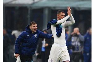 致敬！國米官方社媒賽后曬哲科照片：一日藍黑，終生藍黑