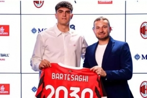 每體：巴薩欲對后防線進行補強，他們正在關(guān)注米蘭小將巴特薩基