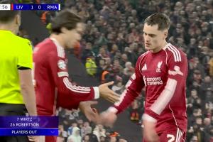 利物浦再做調(diào)整，維爾茨、羅伯遜被換下，凱爾凱茲、基耶薩登場(chǎng)