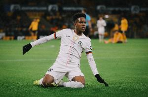 強！埃斯特旺成唯一在18歲或更年輕時連續(xù)兩場歐冠進球的南美球員