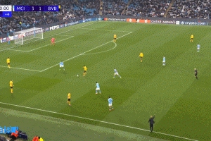 曼城4-1多特蒙德！謝爾基突破至禁區(qū)，起腳遠(yuǎn)射皮球折射入網(wǎng)