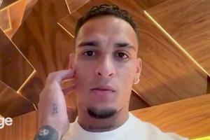 安東尼：關(guān)窗前一天晚上11點(diǎn)孔帕尼給我打電話，我當(dāng)時(shí)猶豫了很久