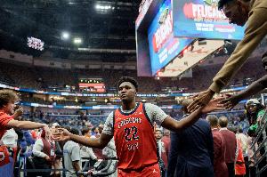 與鄧肯觀點(diǎn)相同！追夢(mèng)：奎因有望成為非常棒球員 他要更有侵略性