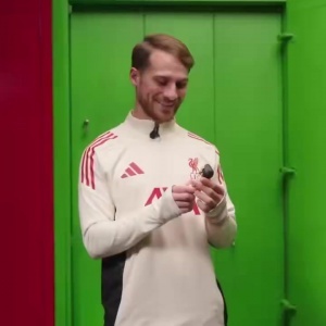 麥卡拿著梅西玩偶：我們會再次贏世界杯嗎？yes×4