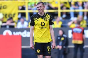 記者：拜爾因輕微肌肉問題退出多特訓(xùn)練，能否出戰(zhàn)黃潛存疑