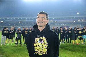 西海岸拆隊(duì)？邵佳一執(zhí)教國足、徐彬留洋、李昊與申花談判