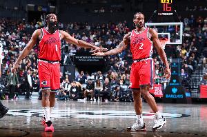 能否培養(yǎng)卡登外的進(jìn)攻開發(fā)能力？盧：當(dāng)然可以 祖巴茨也常被包夾