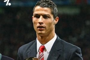 17年前的今天C羅首次獲得金球獎(jiǎng)，梅西、托雷斯排名二三位