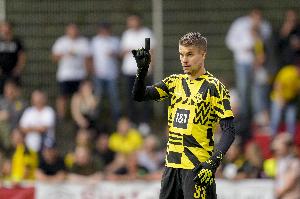 記者：多特34歲替補(bǔ)門將邁爾續(xù)約至2027年，今日簽署新合同