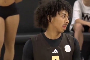 朱正OTE聯(lián)賽首發(fā)登場34分鐘 10中6得到15分4助4斷3帽率隊大勝