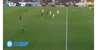 齊米卡斯斷球直塞，弗格森先過一人，隨后突入禁區(qū)被斷