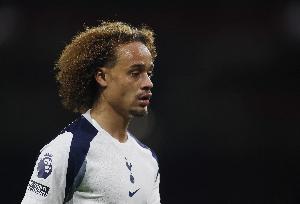 西蒙斯：我能打進首球特別高興，但更重要的是球隊拿到了三分