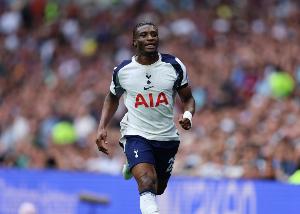 庫杜斯本賽季英超完成45次成功過人，與多庫并列最多