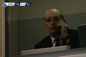 米蘭0-2落后時(shí)，阿萊格里看臺(tái)一通電話(huà)指揮，最終米蘭3-2逆轉(zhuǎn)