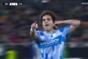 神仙球！烏德勒支前鋒米格爾中場直接吊射攻破貝蒂斯！